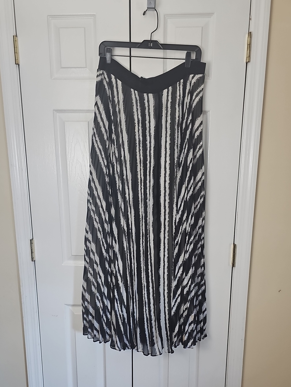 Ann Taylor Black and White Striped Pleated Maxi Skirt